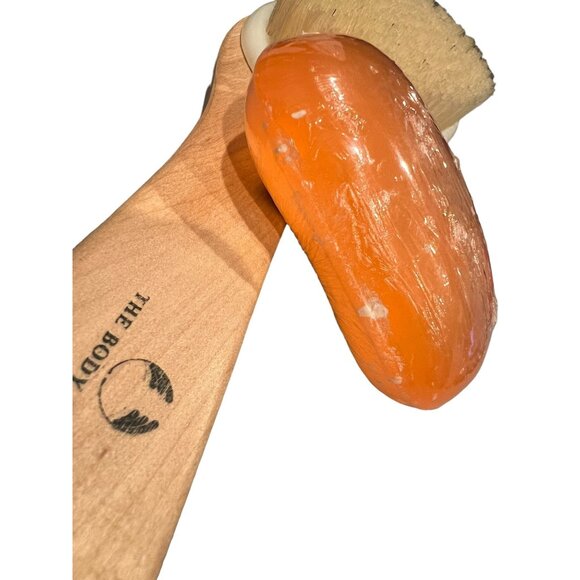 Vintage NOS The Body Shop Small Curved Back Brush With‎ Fuzzy Peach Soap Bar - Picture 4 of 12